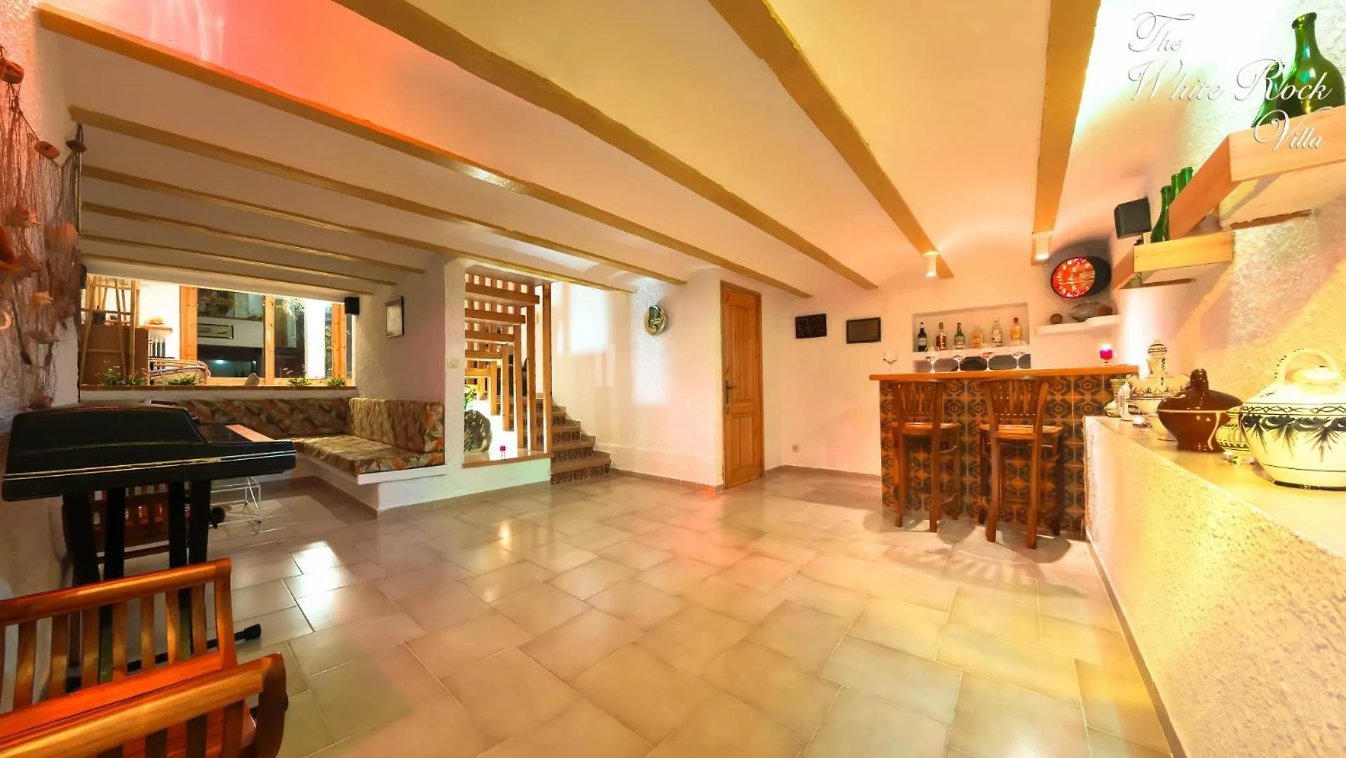 White Rock Villa With Breathtaking Views And Pool 콜레라 스페인