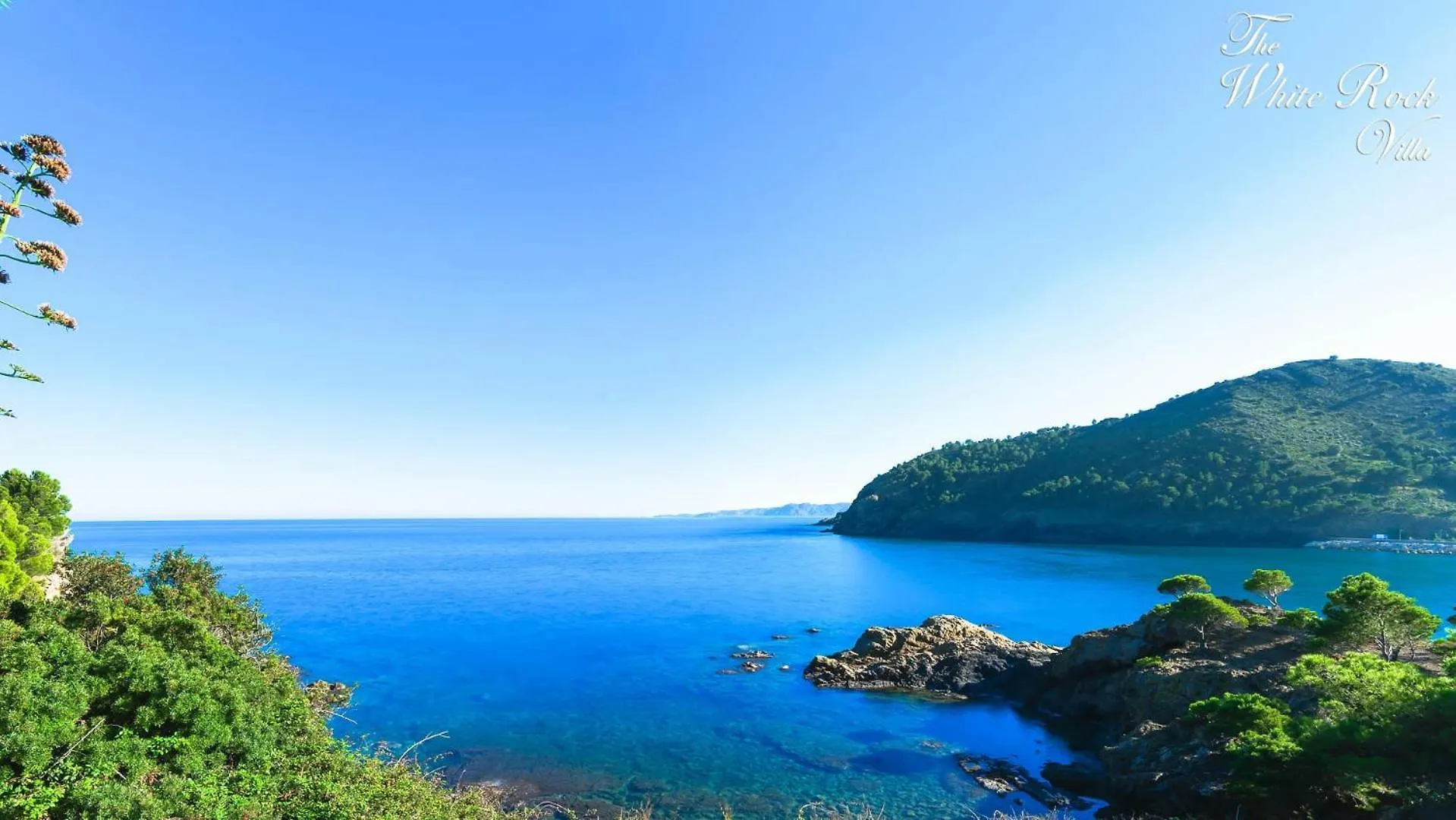 White Rock Villa With Breathtaking Views And Pool 콜레라