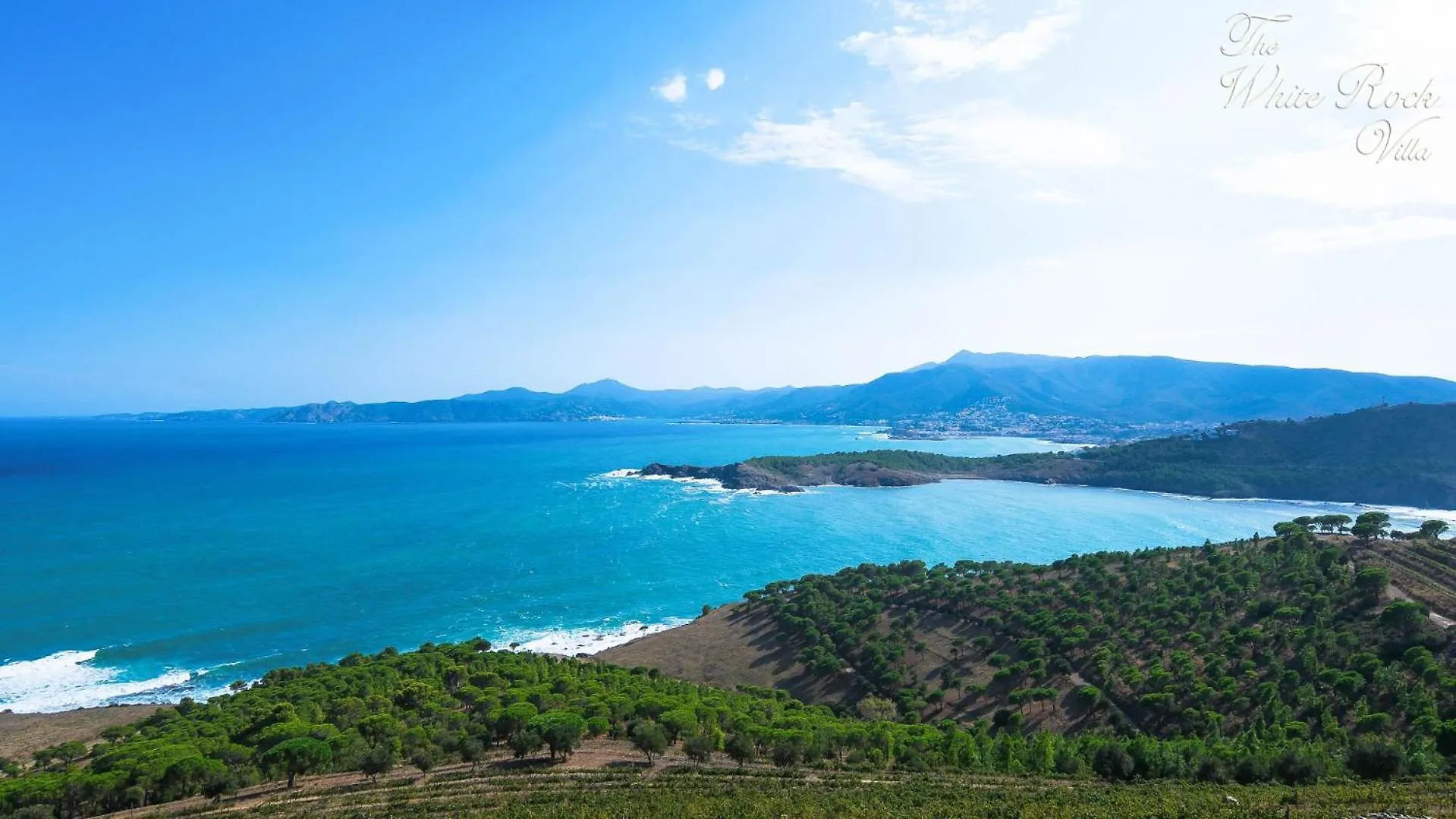 White Rock Villa With Breathtaking Views And Pool 콜레라